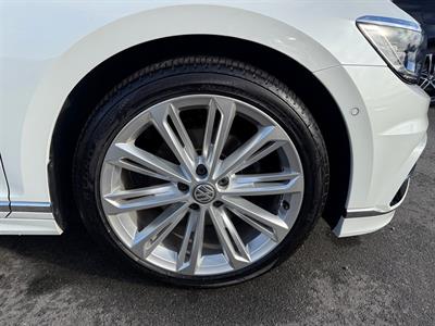 2017 Volkswagen Passat - Thumbnail