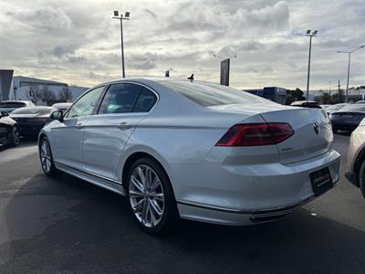 2017 Volkswagen Passat - Thumbnail