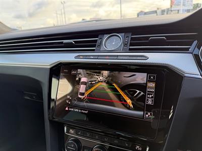 2017 Volkswagen Passat - Thumbnail
