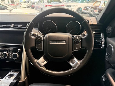 2017 Land Rover Discovery - Thumbnail