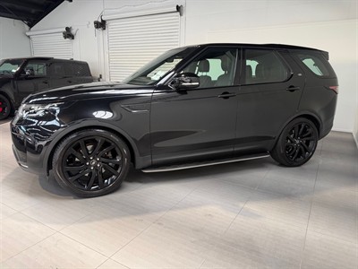 2017 Land Rover Discovery - Thumbnail