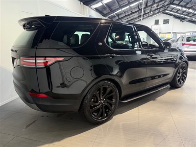 2017 Land Rover Discovery - Thumbnail
