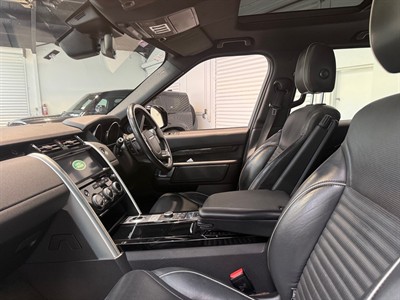 2017 Land Rover Discovery - Thumbnail