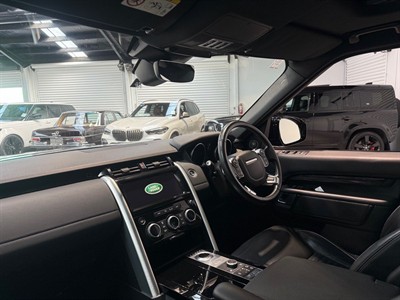 2017 Land Rover Discovery - Thumbnail