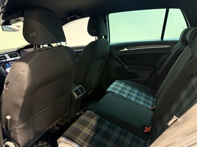2018 Volkswagen Golf - Thumbnail