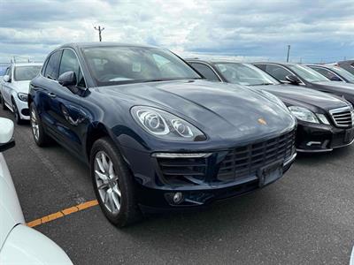 2016 Porsche Macan - Thumbnail