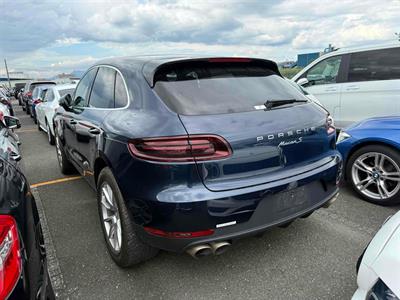 2016 Porsche Macan - Thumbnail