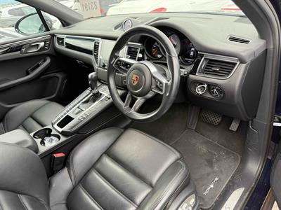 2016 Porsche Macan - Thumbnail