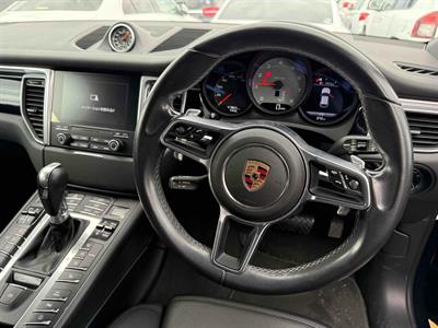 2016 Porsche Macan - Thumbnail
