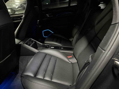 2018 Porsche Panamera - Thumbnail