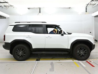 2024 Toyota Land Cruiser Prado - Thumbnail