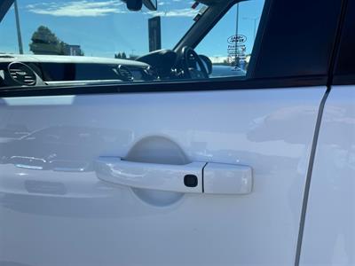 2014 Land Rover Discovery - Thumbnail
