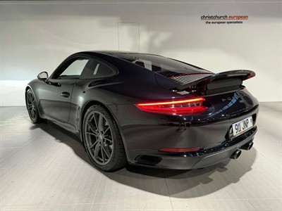2018 Porsche 911 - Thumbnail
