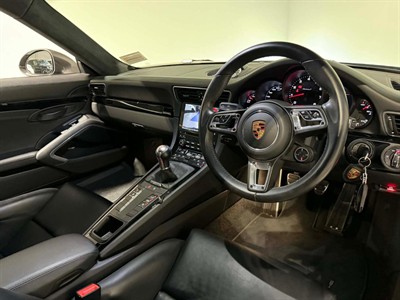 2018 Porsche 911 - Thumbnail