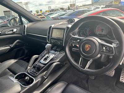 2015 Porsche Cayenne - Thumbnail