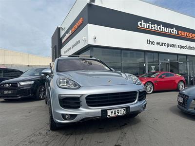 2015 Porsche Cayenne - Thumbnail