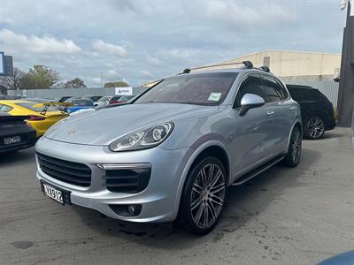 2015 Porsche Cayenne - Thumbnail