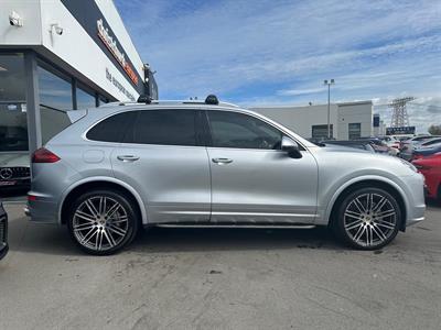 2015 Porsche Cayenne - Thumbnail