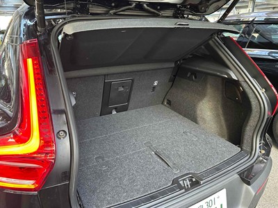 2022 Volvo XC40 - Thumbnail