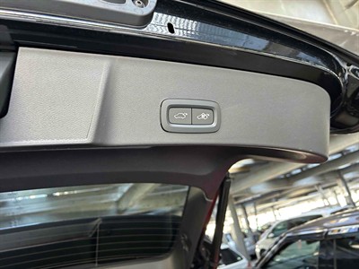 2022 Volvo XC40 - Thumbnail