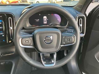 2022 Volvo XC40 - Thumbnail