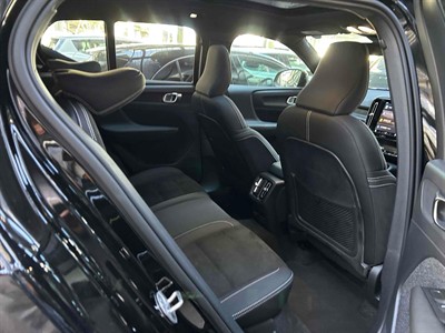 2022 Volvo XC40 - Thumbnail