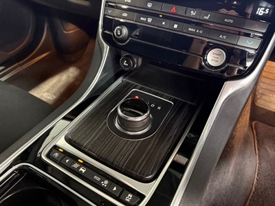 2019 Jaguar XF - Thumbnail