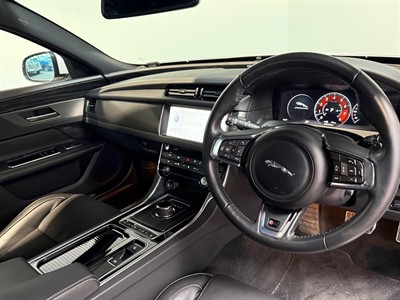 2019 Jaguar XF - Thumbnail