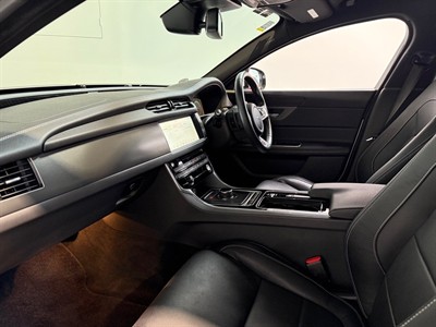 2019 Jaguar XF - Thumbnail