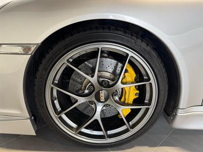 2005 Porsche 911 - Thumbnail