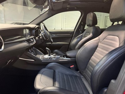 2024 Alfa Romeo Stelvio - Thumbnail