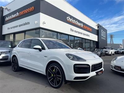 2020 Porsche Cayenne - Thumbnail