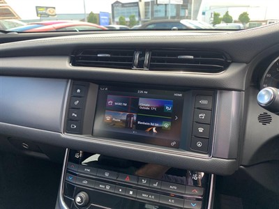 2017 Jaguar XF - Thumbnail