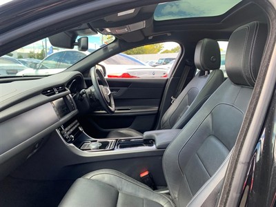 2017 Jaguar XF - Thumbnail