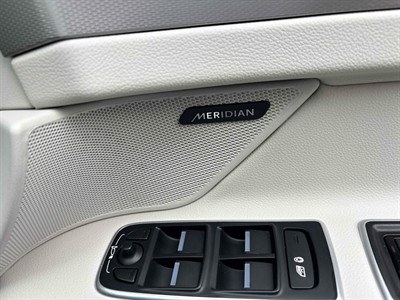 2018 Jaguar XF - Thumbnail