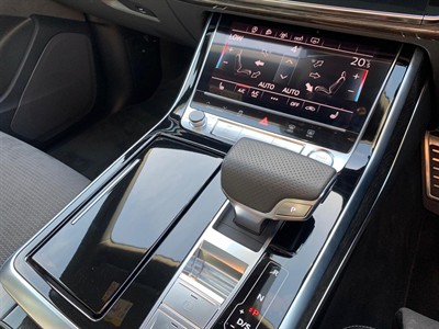 2018 Audi Q8 - Thumbnail