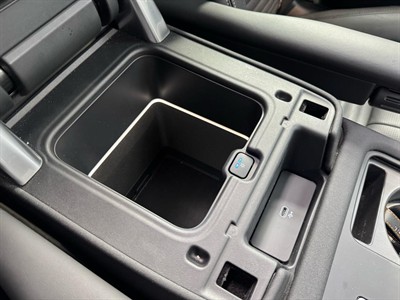 2025 Land Rover Discovery - Thumbnail