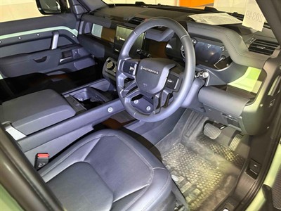 2023 Land Rover Defender - Thumbnail