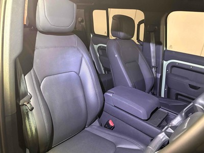 2023 Land Rover Defender - Thumbnail