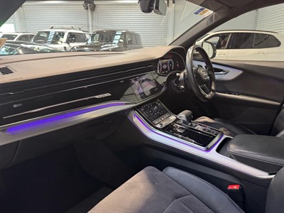 2019 Audi Q8 - Thumbnail