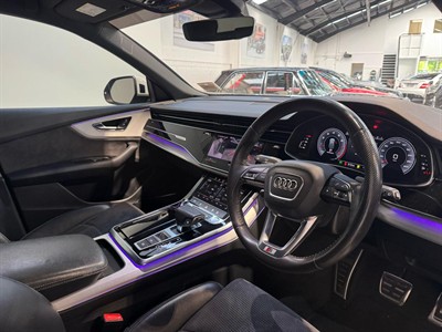 2019 Audi Q8 - Thumbnail