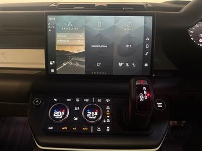 2024 Land Rover Defender - Thumbnail