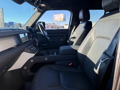 2023 Land Rover Defender - Thumbnail