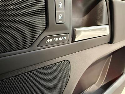 2025 Land Rover Defender - Thumbnail