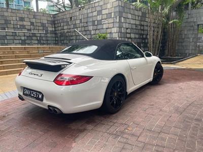 2011 Porsche 911 - Thumbnail