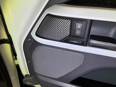 2023 Land Rover Defender - Thumbnail