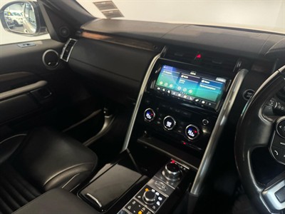 2017 Land Rover Discovery - Thumbnail