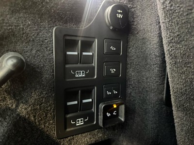 2017 Land Rover Discovery - Thumbnail