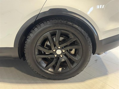 2017 Land Rover Discovery - Thumbnail