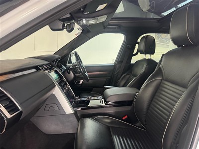 2017 Land Rover Discovery - Thumbnail